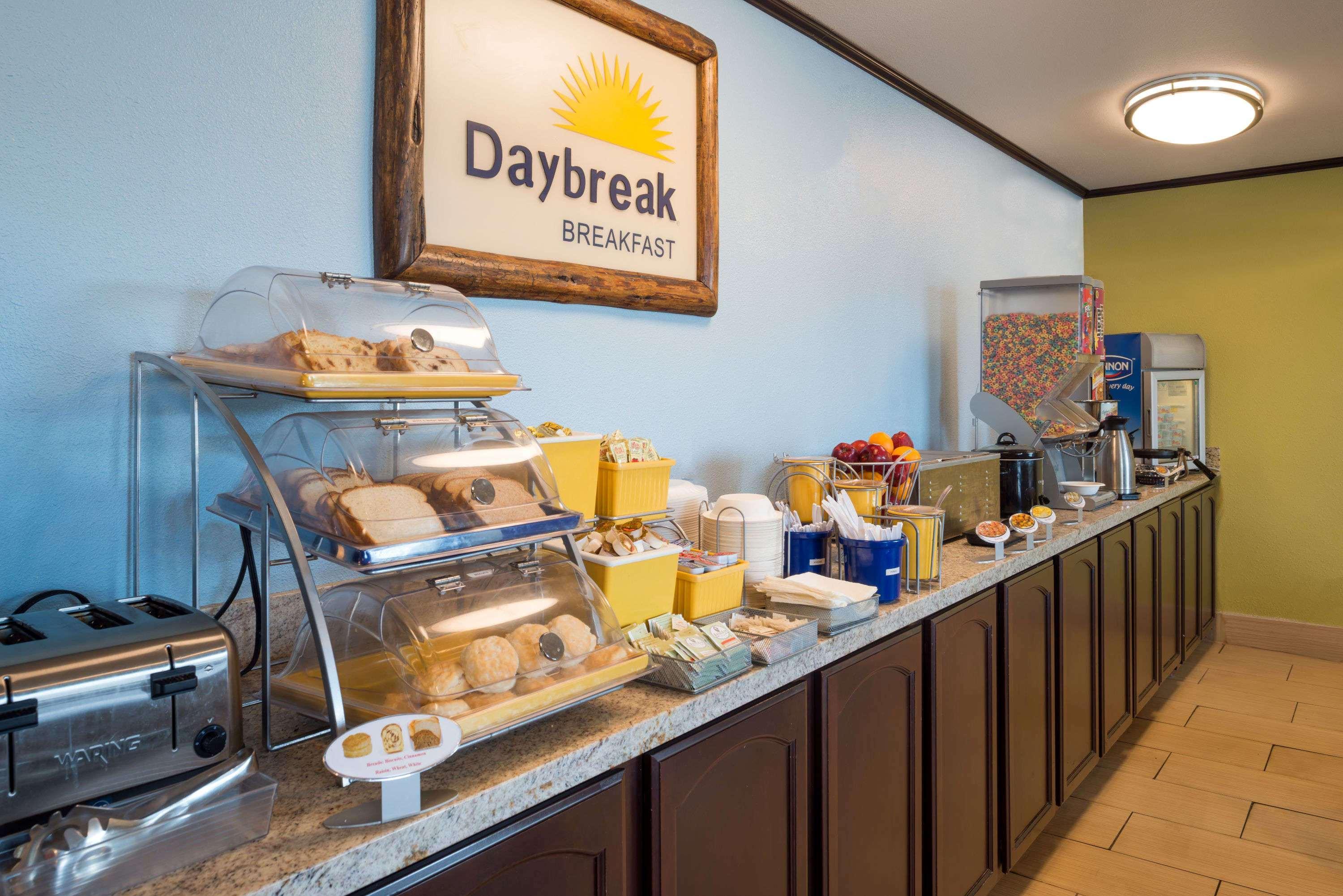 Days Inn & Suites By Wyndham Spokane Airport Airway Heights Esterno foto