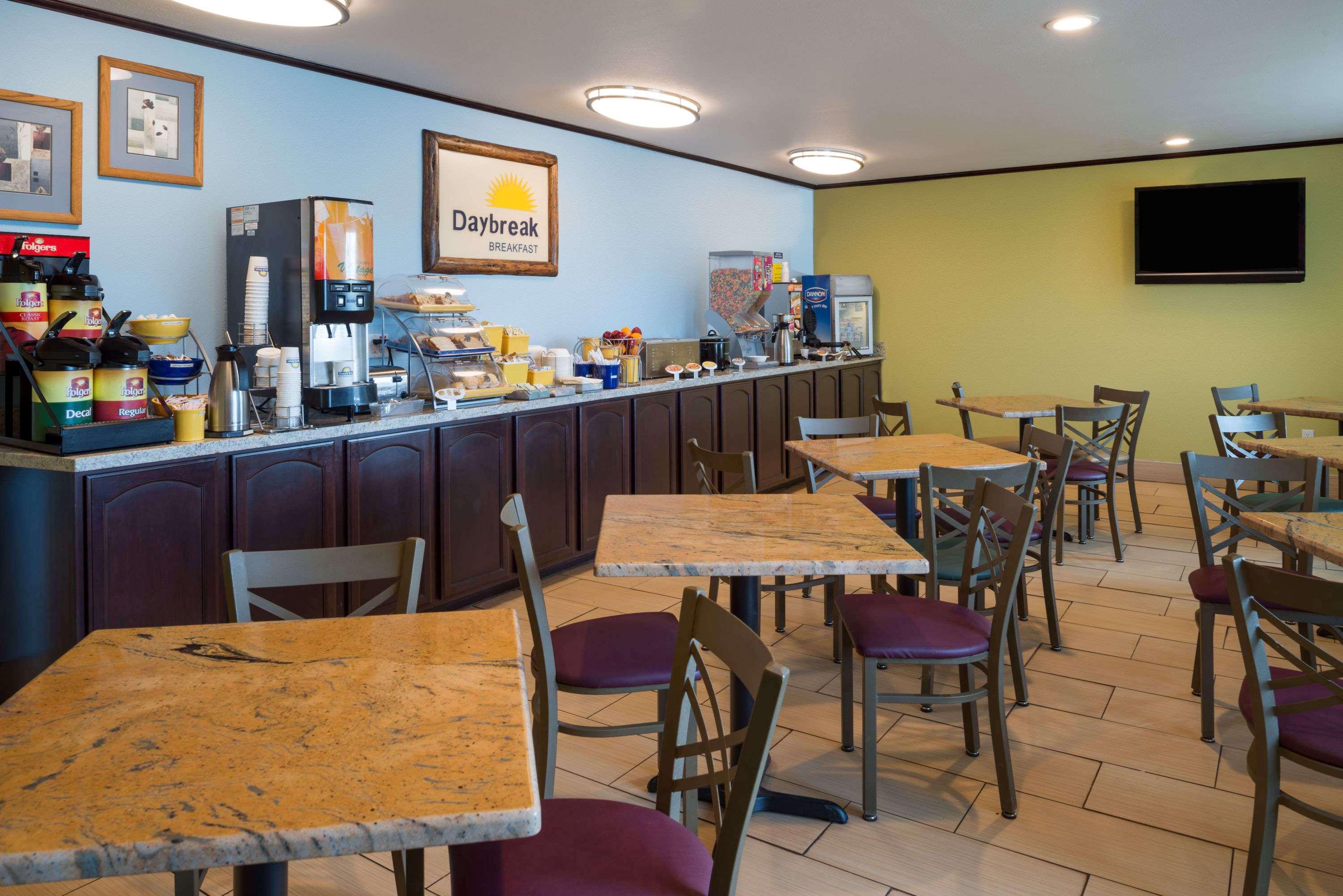 Days Inn & Suites By Wyndham Spokane Airport Airway Heights Esterno foto