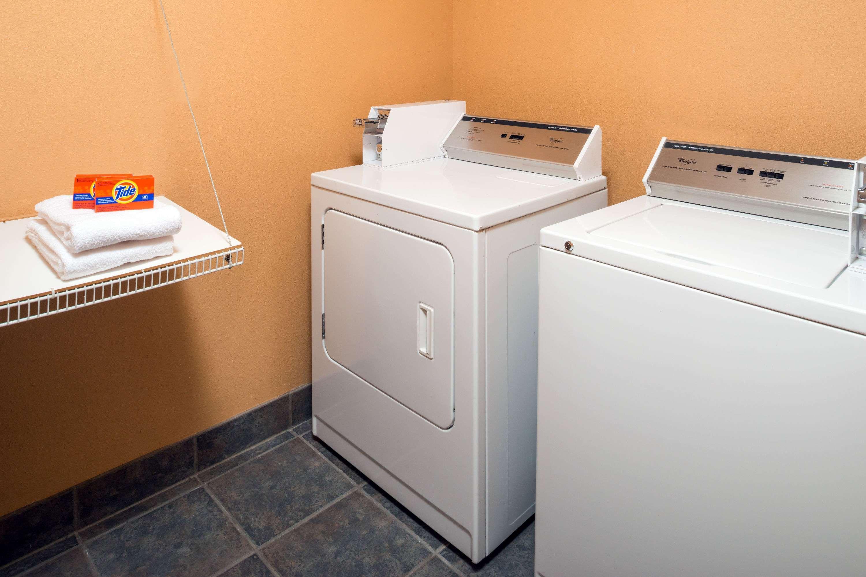 Days Inn & Suites By Wyndham Spokane Airport Airway Heights Esterno foto