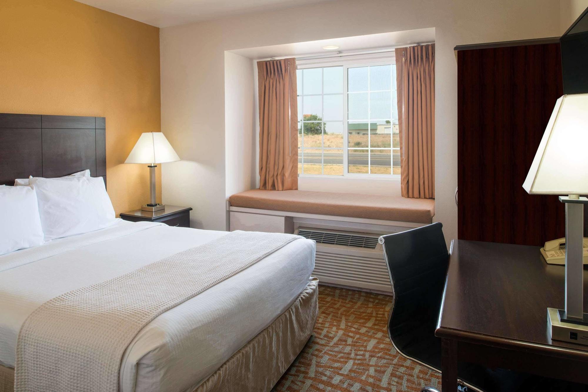 Days Inn & Suites By Wyndham Spokane Airport Airway Heights Esterno foto